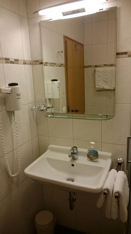 Hotel Am Wald อ็อตโตบรุนน์ ภายนอก รูปภาพ